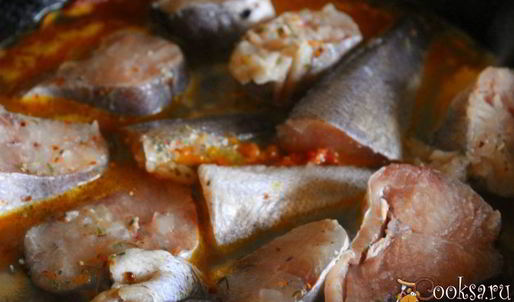 тушеный хек с овощами