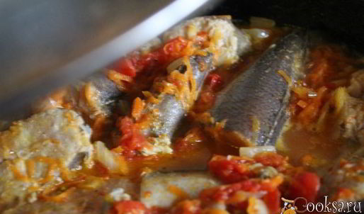 тушеный хек с овощами