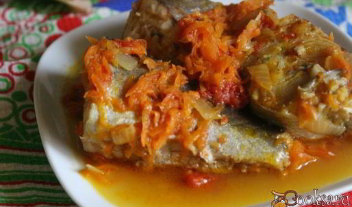 тушеный хек с овощами