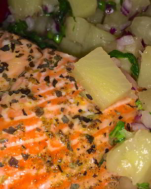 Запеченная семга с ананасовой сальсой