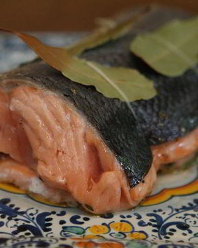 Запеченная семга с чесноком, тимьяном и кориандром