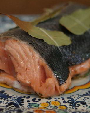 Запеченная семга с чесноком, тимьяном и кориандром