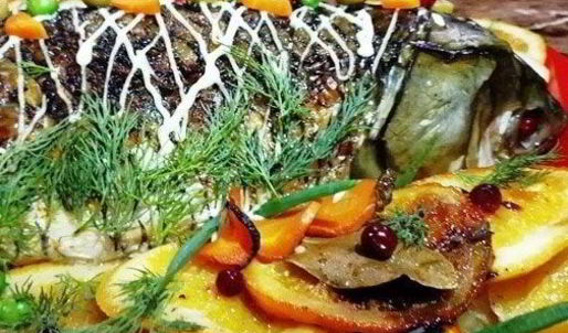 запеченный белый амур с овощами