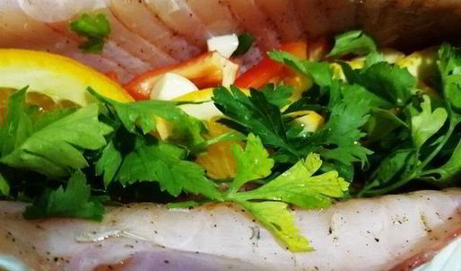запеченный белый амур с овощами