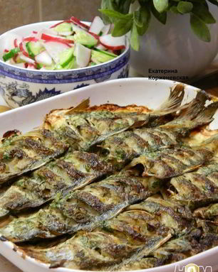 Запеченные карасики в сметане