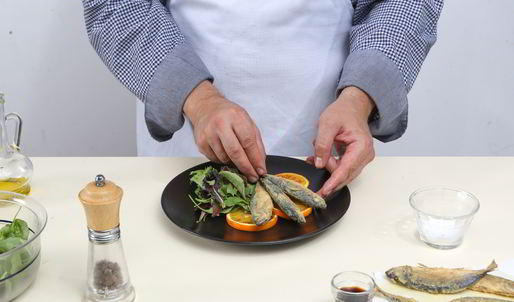 жареная ставрида с апельсинами