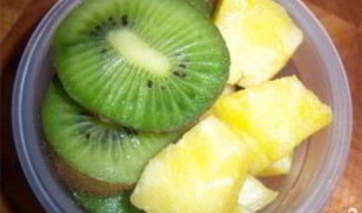 фруктовый шашлык с лимонной подливкой