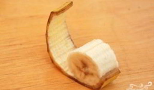 фруктовый шашлык с лимонной подливкой