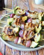 Куриный шашлык с луком и цуккини