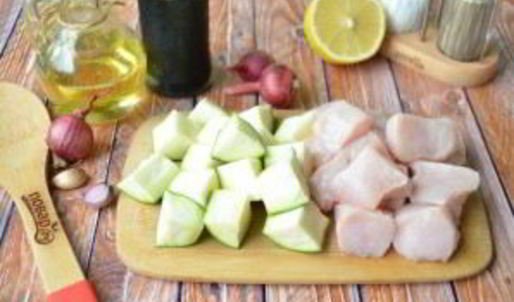 куриный шашлык с луком и цуккини