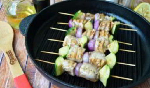 куриный шашлык с луком и цуккини