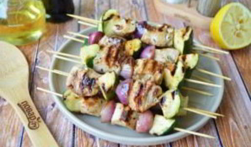 куриный шашлык с луком и цуккини