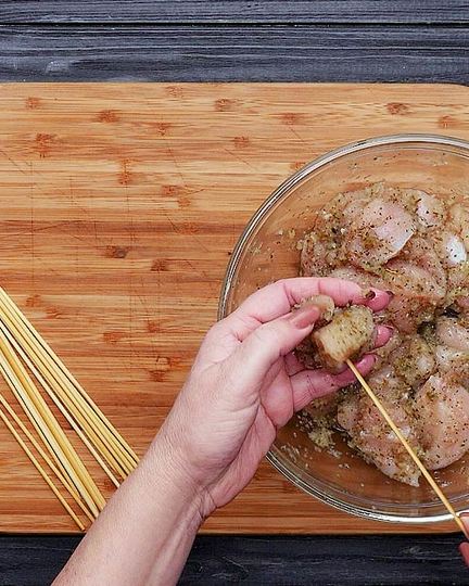 Рецепт куриные шашлычки с соусом