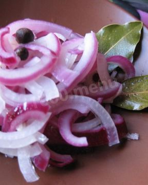 Маринованный лук с медом к шашлыку и мясу