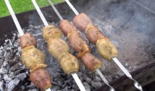 шашлык из картофеля с салом