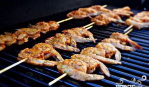 шашлык из креветок в пряном соусе