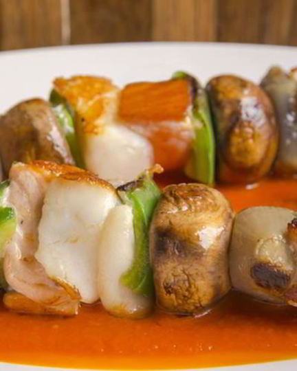 Рецепт шашлыка из лосося под грибным соусом