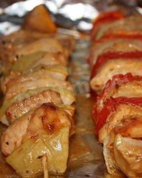 Шашлык из мяса свинины на шпажках в духовке