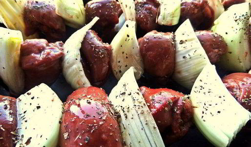 шашлык из печенки с луком и фенхелем