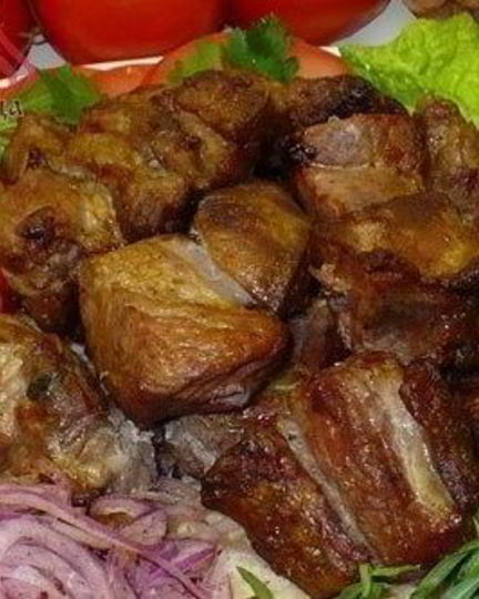 Рецепт шашлыка из свинины в духовке на луковой подушке