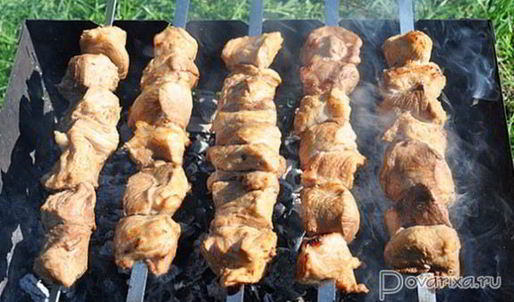 шашлык, маринованный в квасе со специями