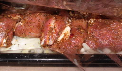 шашлык на луковой подушке в духовке