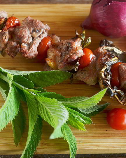 Рецепт шашлыки из ягненка с помидорами и мятой