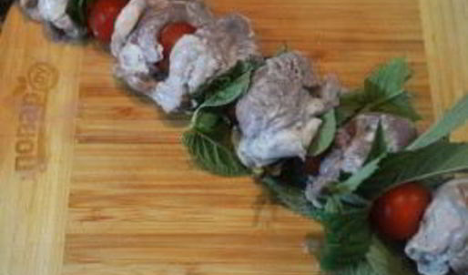 шашлыки из ягненка с помидорами и мятой