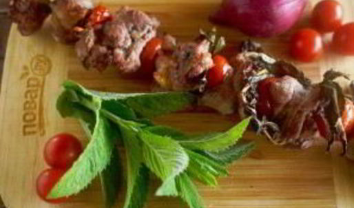 шашлыки из ягненка с помидорами и мятой