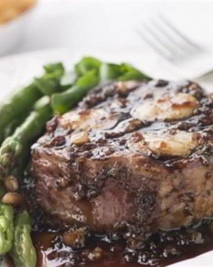 Рецепт говяжьего стейка в вине мадера с грибами