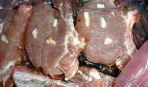 нежные стейки из свинины с чесноком в духовке