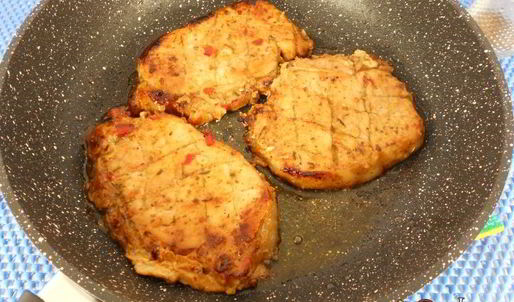 острые свиные стейки с мандариново-медовым соусом