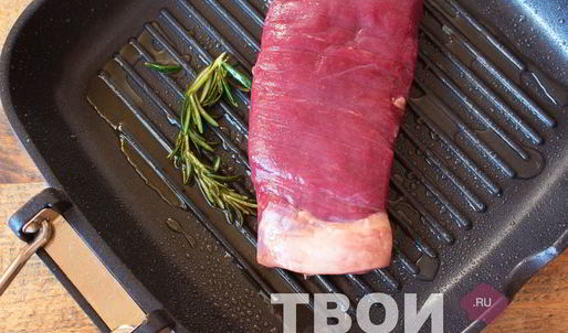 стейк из говядины на сковороде