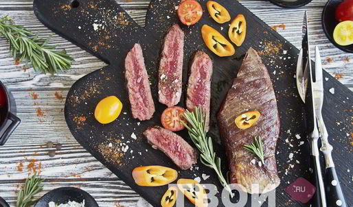 стейк из говядины на сковороде