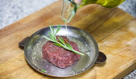 стейк из говядины с красной фасолью