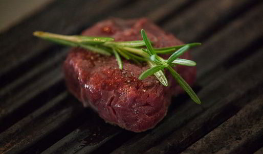 стейк из говядины с красной фасолью