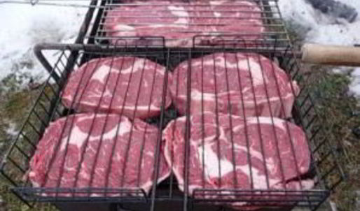 стейк из свинины на гриле