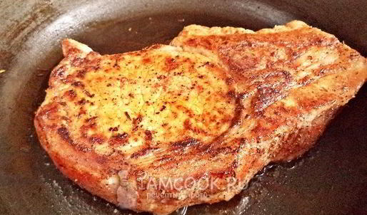 стейк из свинины на кости