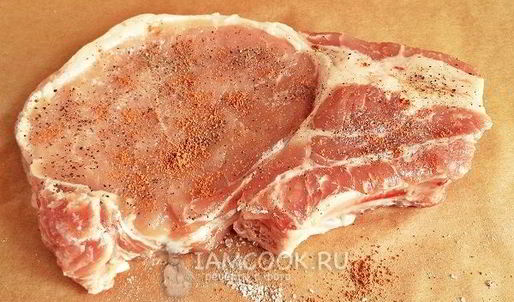 стейк из свинины на кости