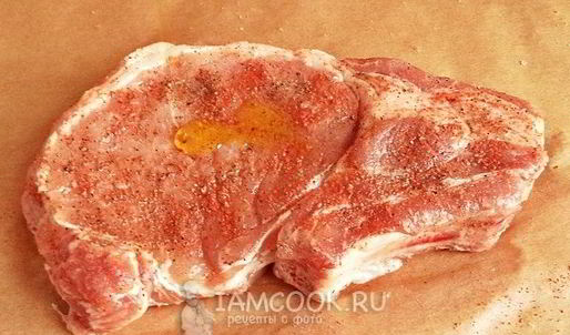 стейк из свинины на кости