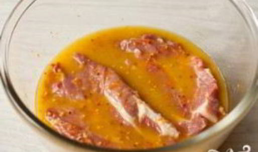 стейк из свинины с апельсиново-горчичным соусом