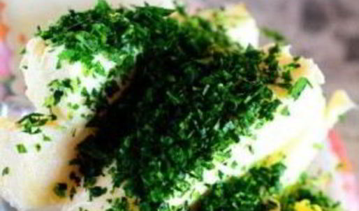 стейк на кости с зеленым маслом