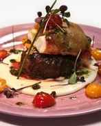 Стейк с крабовым мясом и чесночным пюре