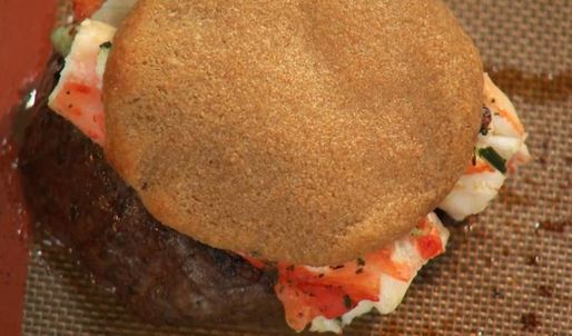 стейк с крабовым мясом и чесночным пюре