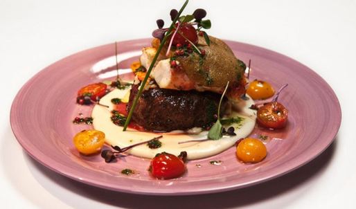 стейк с крабовым мясом и чесночным пюре