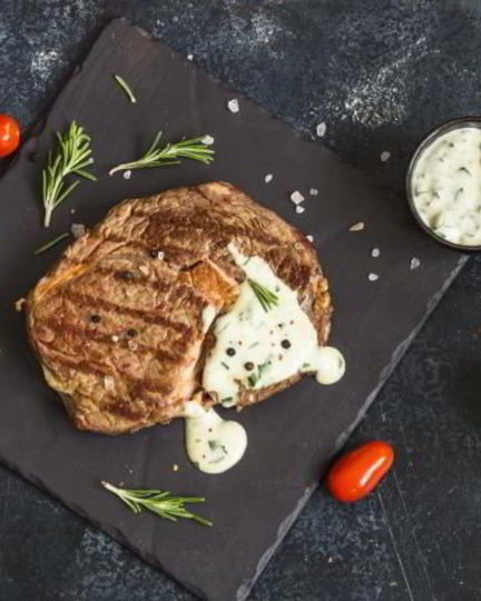 Рецепт стейка с соусом из голубого сыра