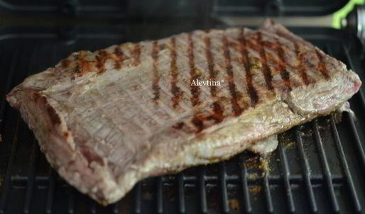 стейк с томатной сальсой