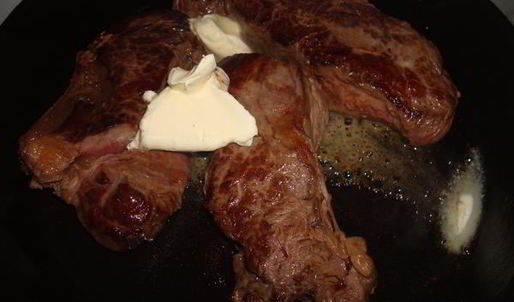 стейк со спаржей