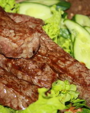 Стейки из мраморной говядины на сковороде-гриль