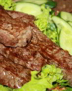 Стейки из мраморной говядины на сковороде-гриль